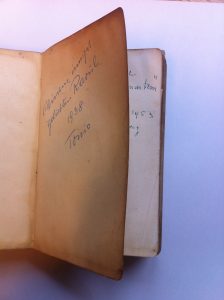 Berührendes Dokument einer Liebe: Raoul Aslans Gebetsbuch, das ihm Tonio Riedl 1938 widmete. 1953 widmete es Raoul seinem Geliebten.