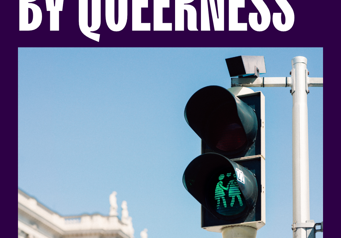Grünes Ampelsignal mit zwei stilisierten Figuren, betont die Ausstellung "United by Queerness".