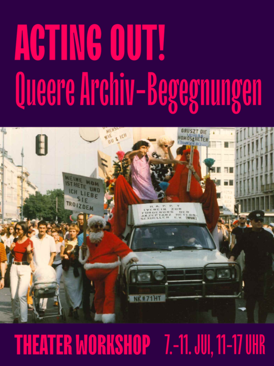 Bunte Parade mit Menschen in Kostümen auf einem Wagen, bewirbt queeren Theater-Workshop.